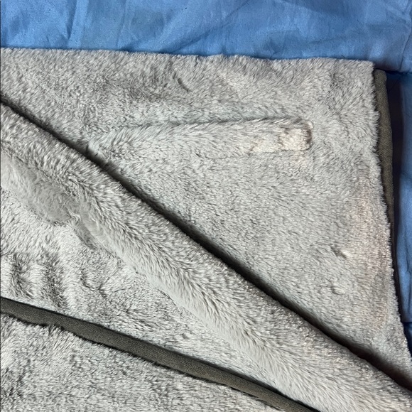 LA MIEL Soft Gray Vest with Dark Accents - Picture 4 of 5